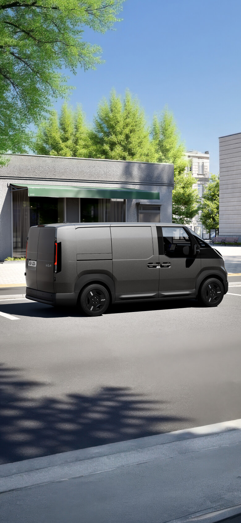 Die Heckansicht des Kia PV5 Cargo zeigt die voll aufschwingenden Hecktüren und die niedrige Ladekante